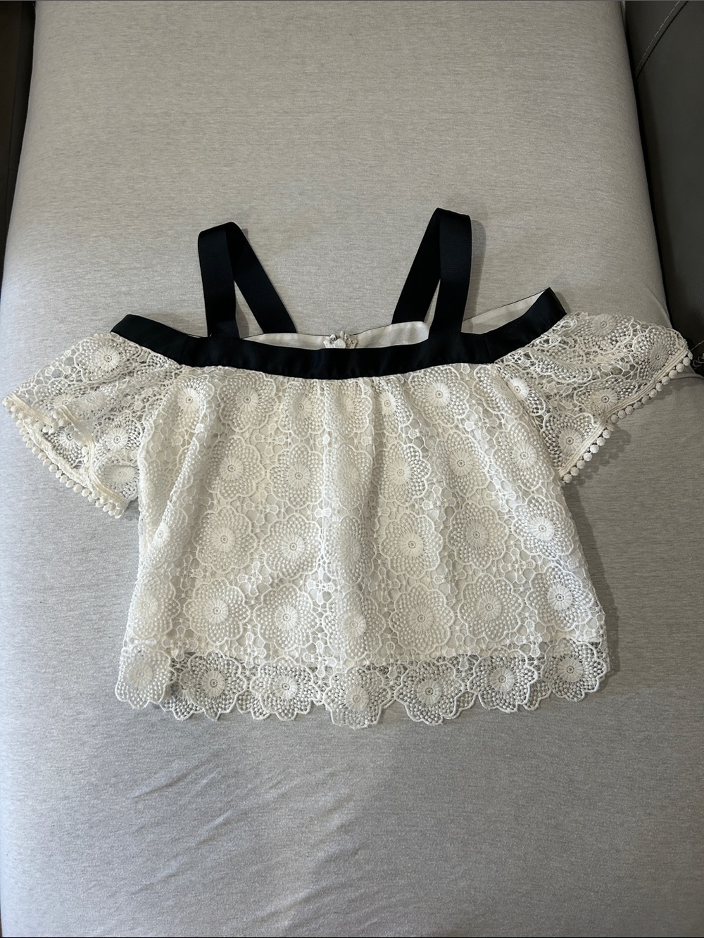 Topshop Petite lace cold shoulder top sz 4 - Picture 2 of 10